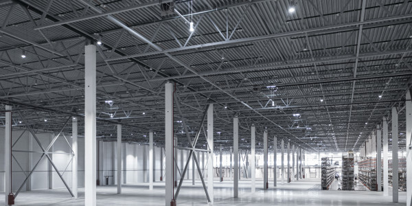 Reformas Integrales de Naves Industriales Los Alcázares · Instalación de Iluminación Eficiente