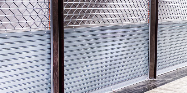 Reformas Integrales de Tiendas y Locales  Comerciales Cieza · Instalación de  Ventanas y Persianas Comerciales